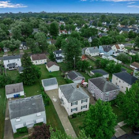 Gorgeous 2 Queen Bedroom Lower Apartment In North Buffalo With Free Driveway Parking Екстериор снимка