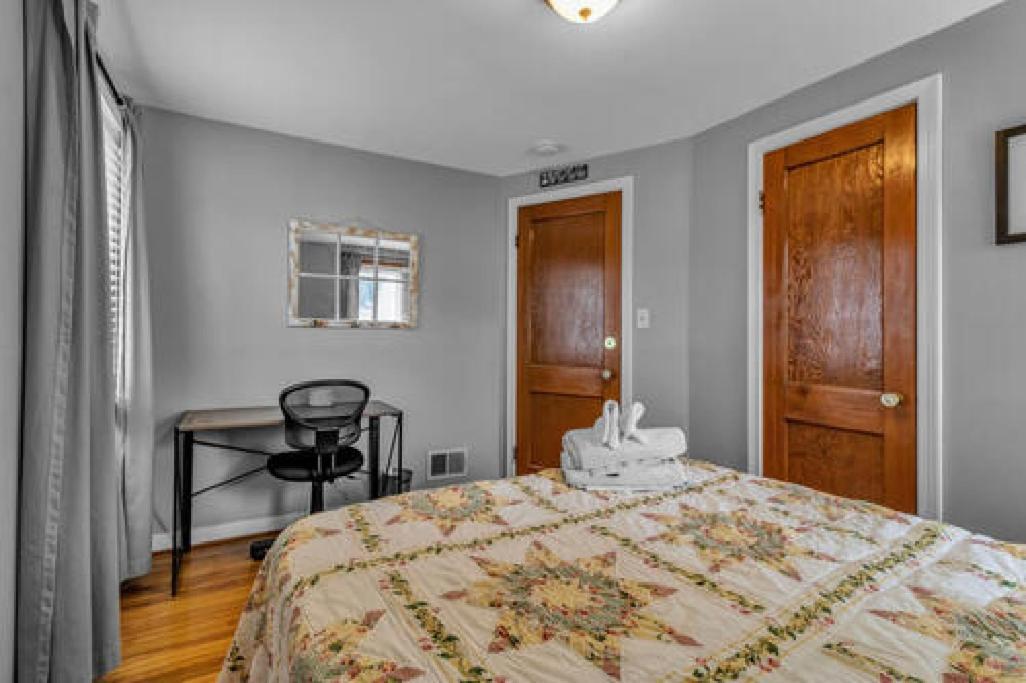 Gorgeous 2 Queen Bedroom Lower Apartment In North Buffalo With Free Driveway Parking Екстериор снимка