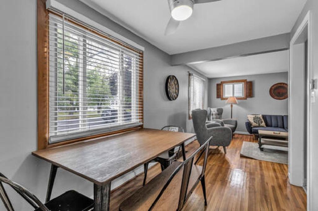 Gorgeous 2 Queen Bedroom Lower Apartment In North Buffalo With Free Driveway Parking Екстериор снимка